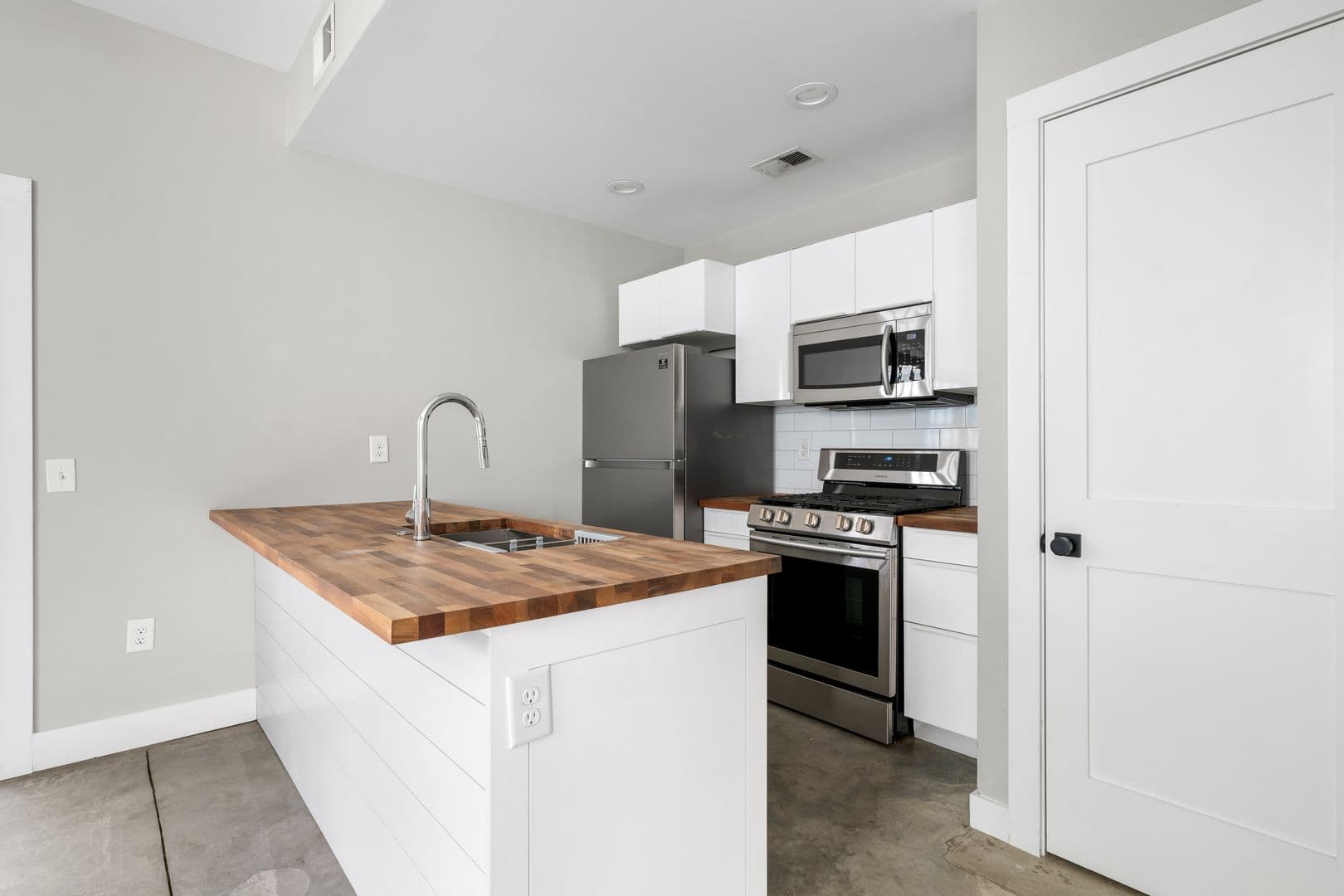 Charleston House: 195 Smith Street