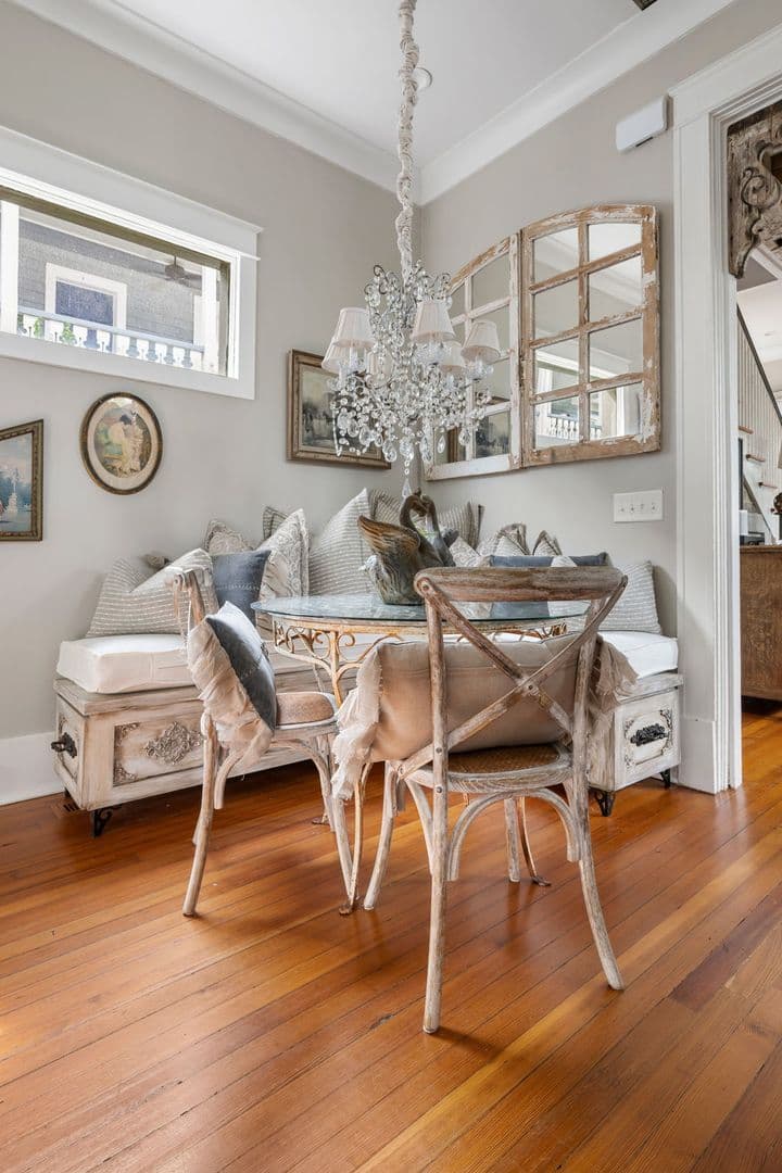 Charleston House: 50 Montagu Street