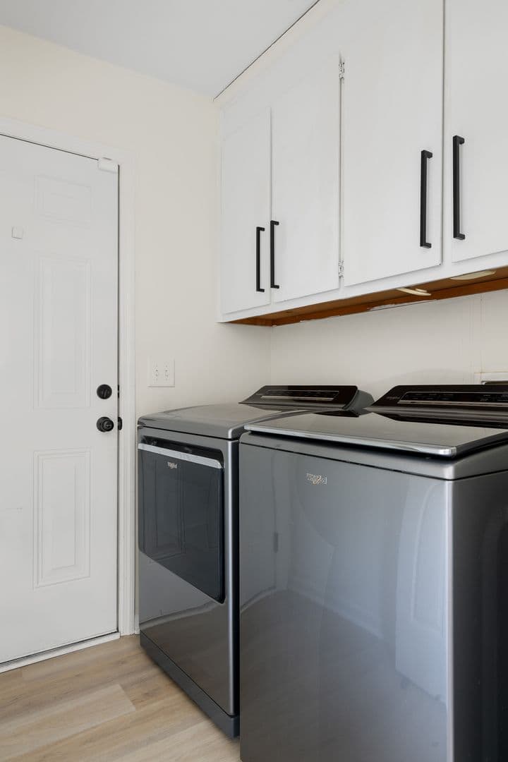 Charleston House: 14 Hillcreek Blvd
