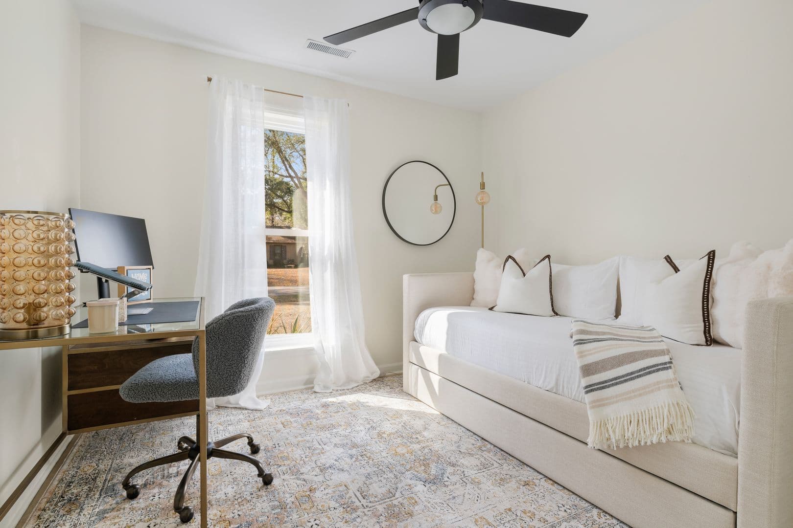 Charleston House: 14 Hillcreek Blvd