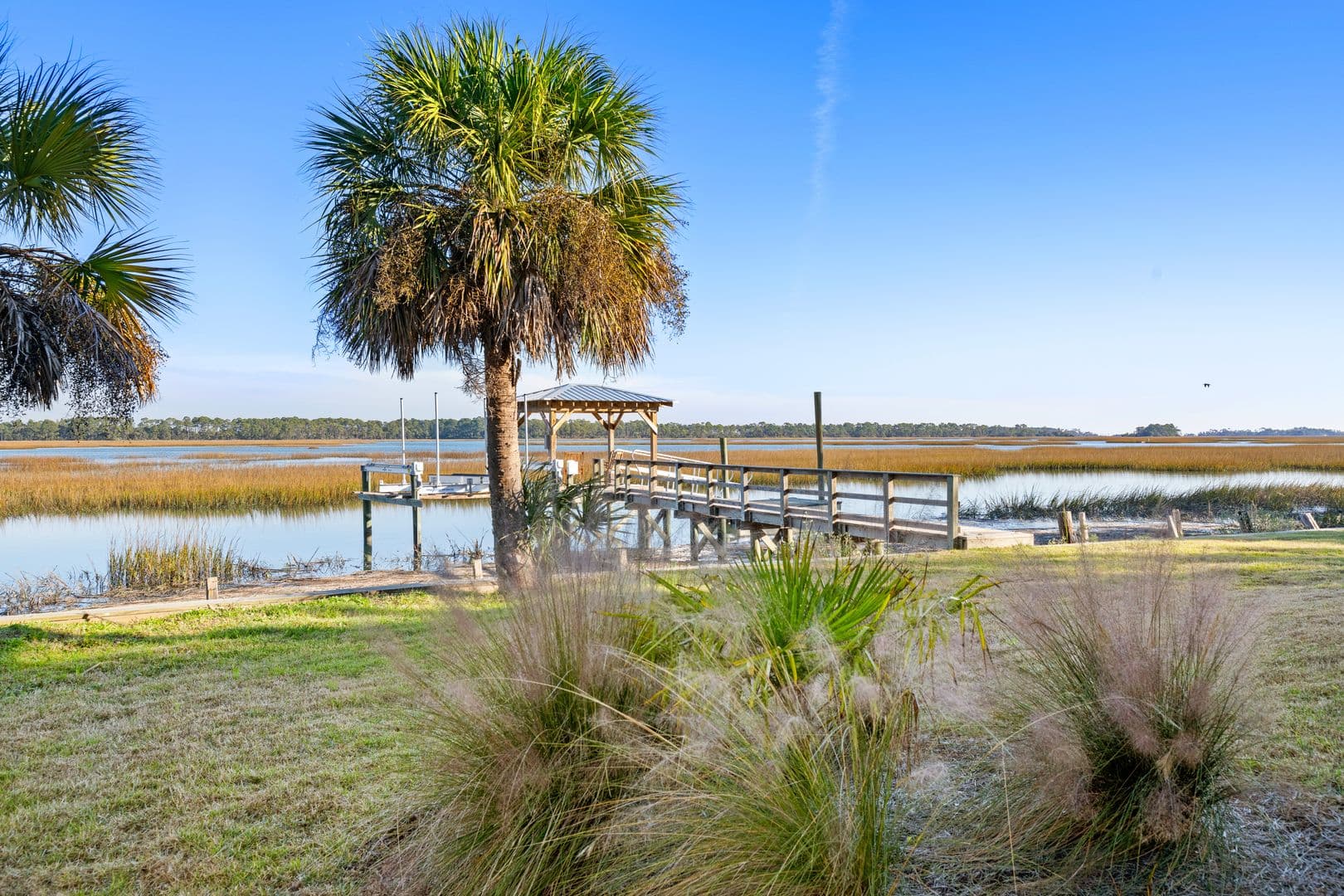 Charleston House: 1532 Oak Island Drive
