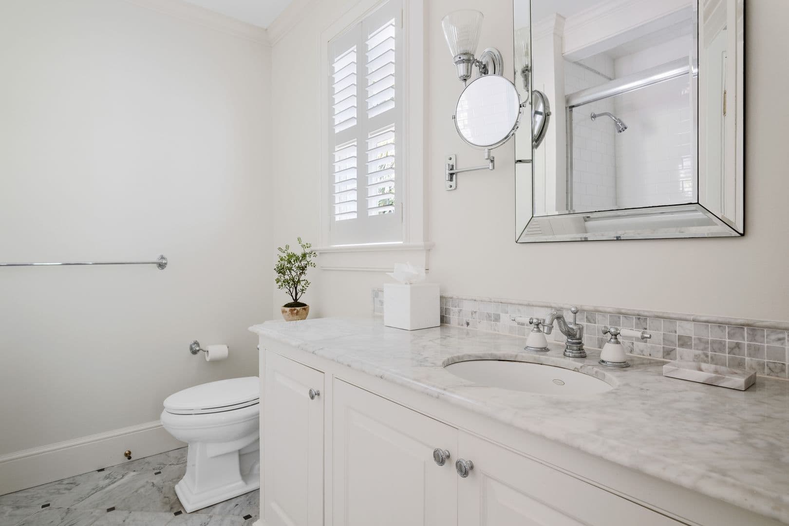 Charleston House: 84 1/3 King Street