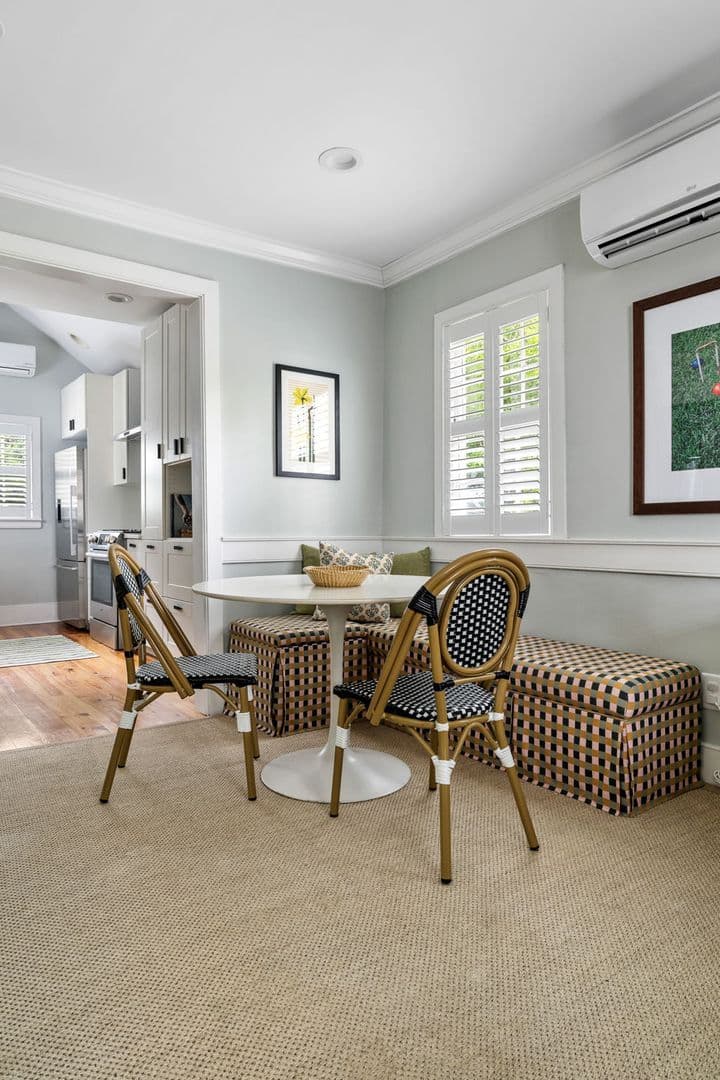 Charleston House: 25 Sires Street