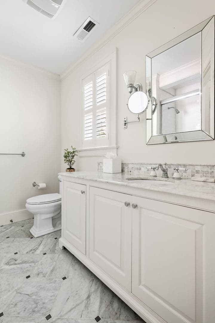 Charleston House: 84 1/3 King Street