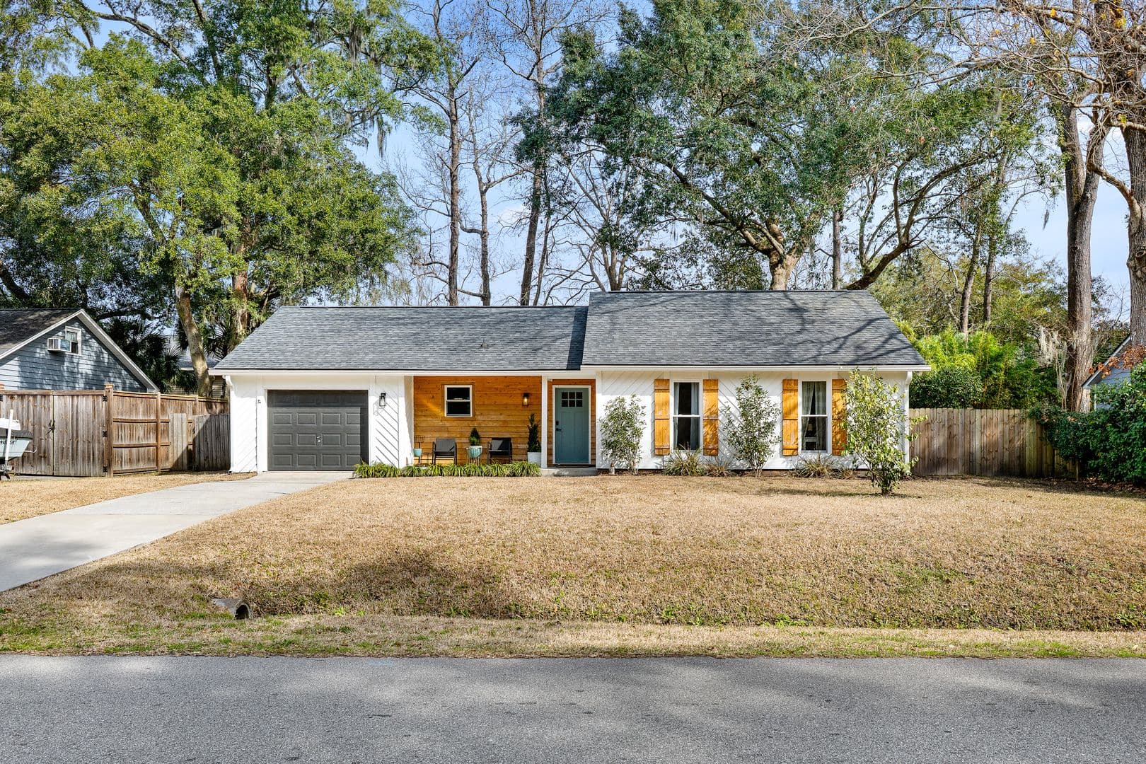 Charleston House: 14 Hillcreek Blvd