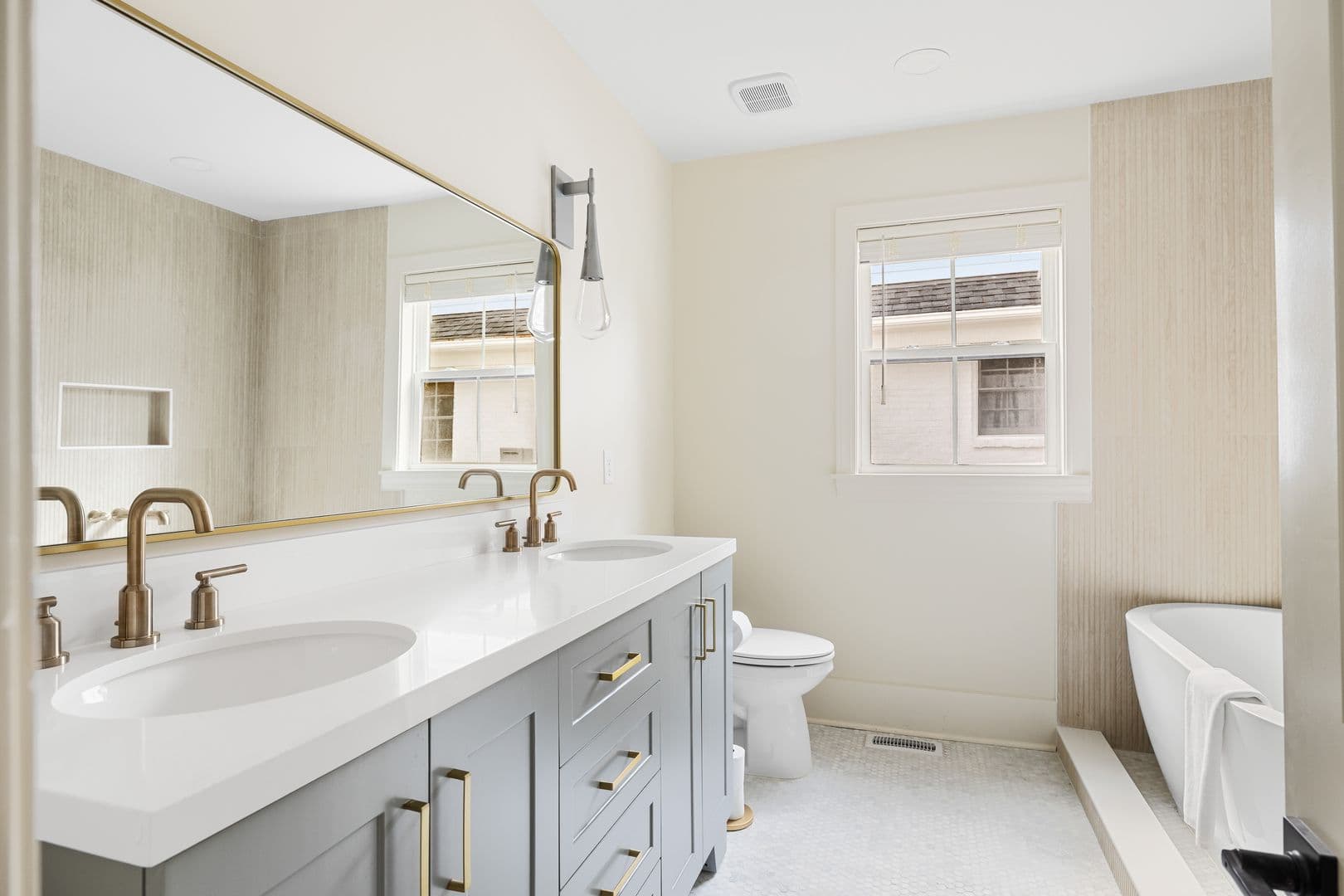 Charleston House: 189 Third Avenue