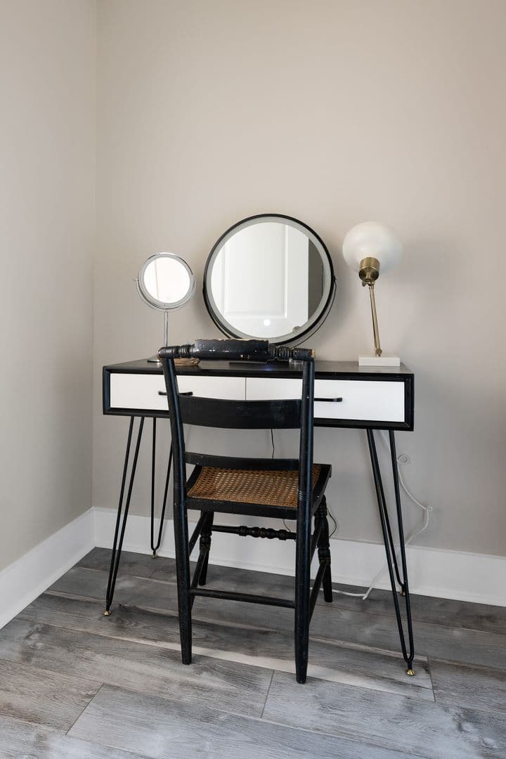Charleston House: 259 East Bay Unit 8B
