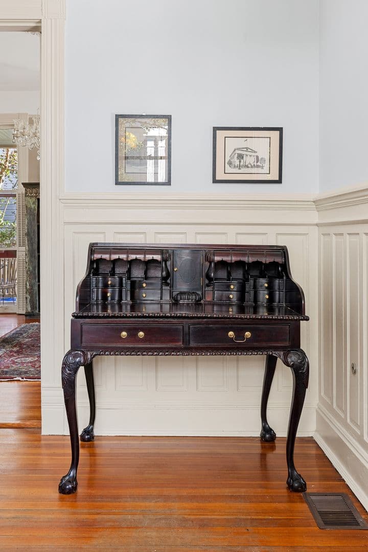 Charleston House: 118 Rutledge Avenue