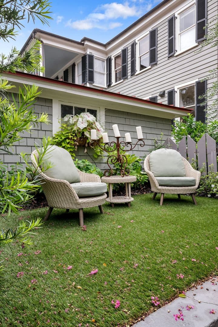 Charleston House: 50 Montagu Street