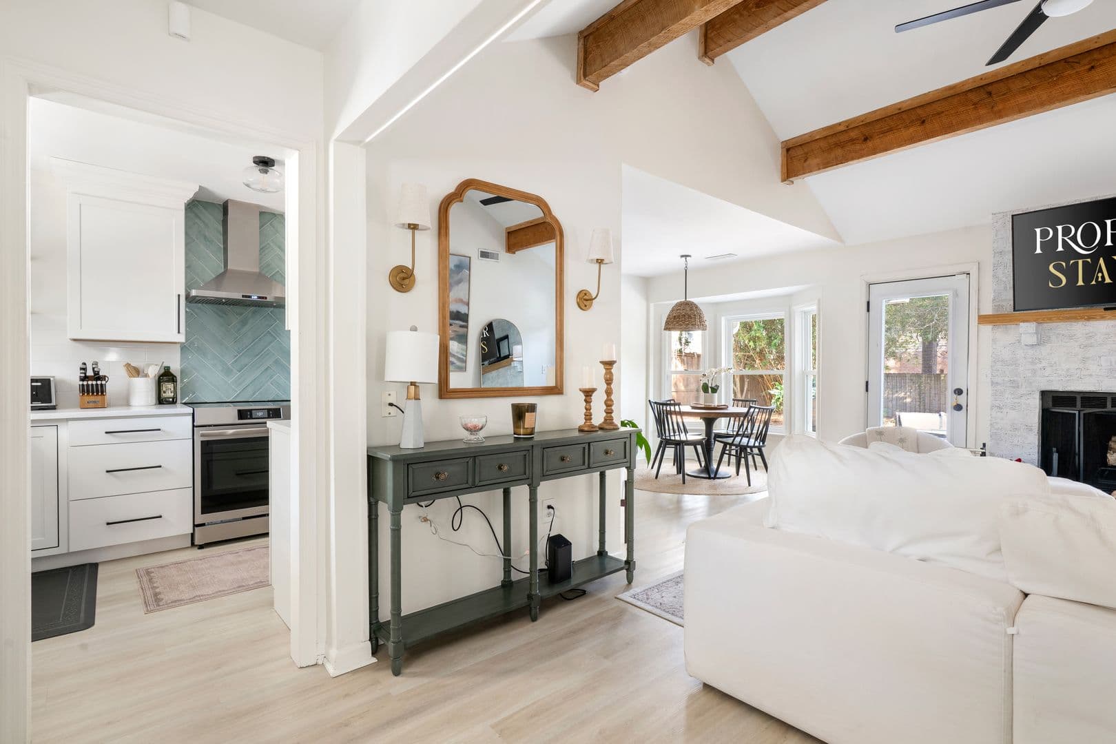 Charleston House: 14 Hillcreek Blvd