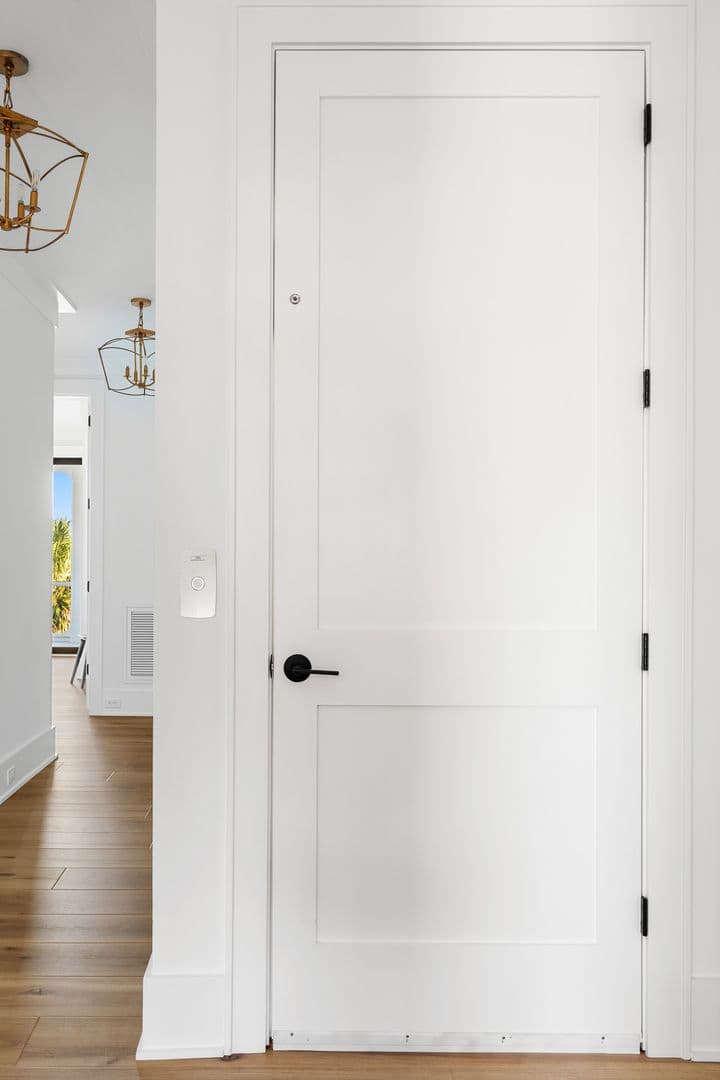 Charleston House: 1532 Oak Island Drive