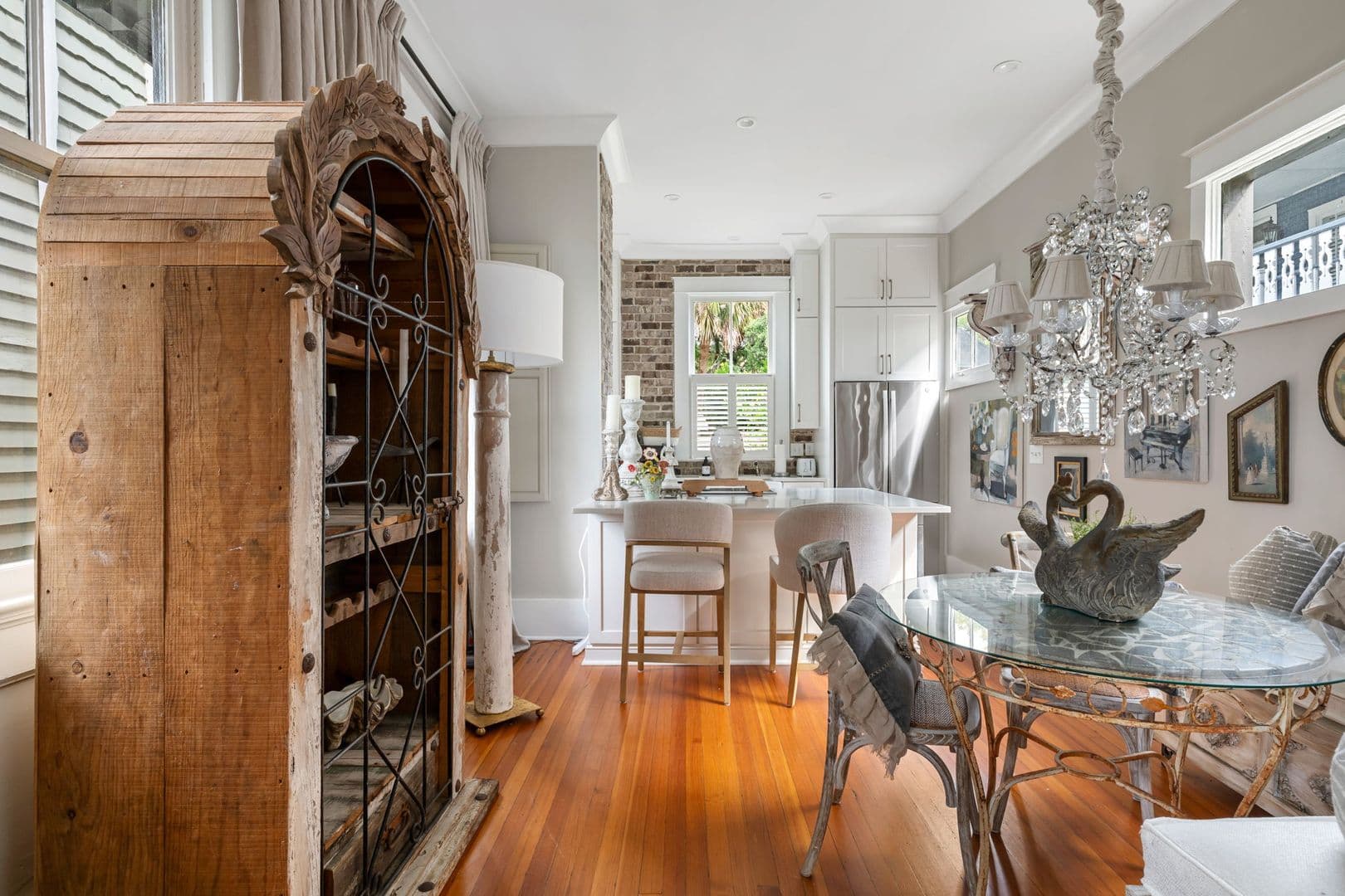 Charleston House: 50 Montagu Street