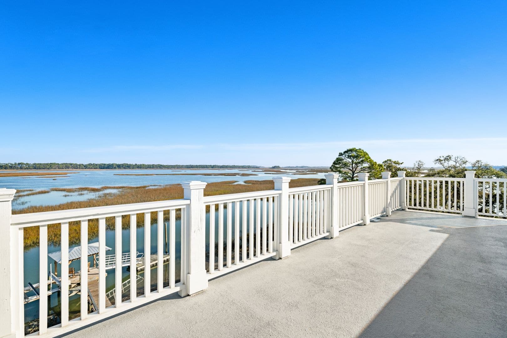 Charleston House: 1532 Oak Island Drive