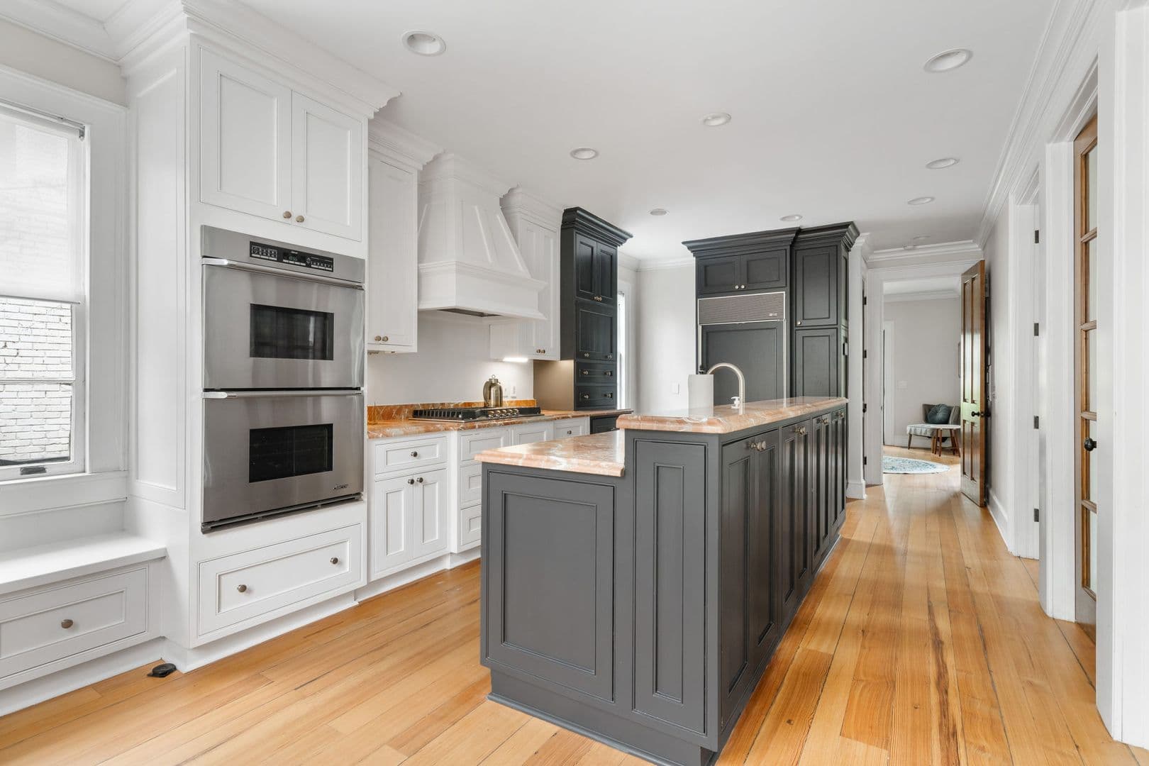 Charleston House: 88 S Battery