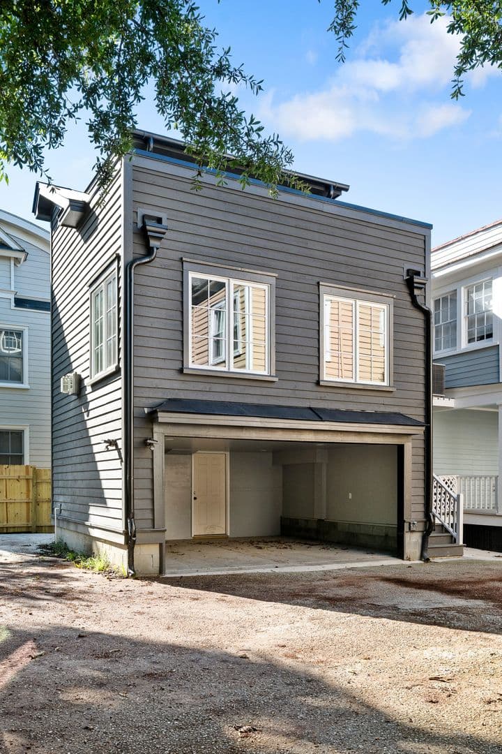 Charleston House: 250 Rutledge Avenue