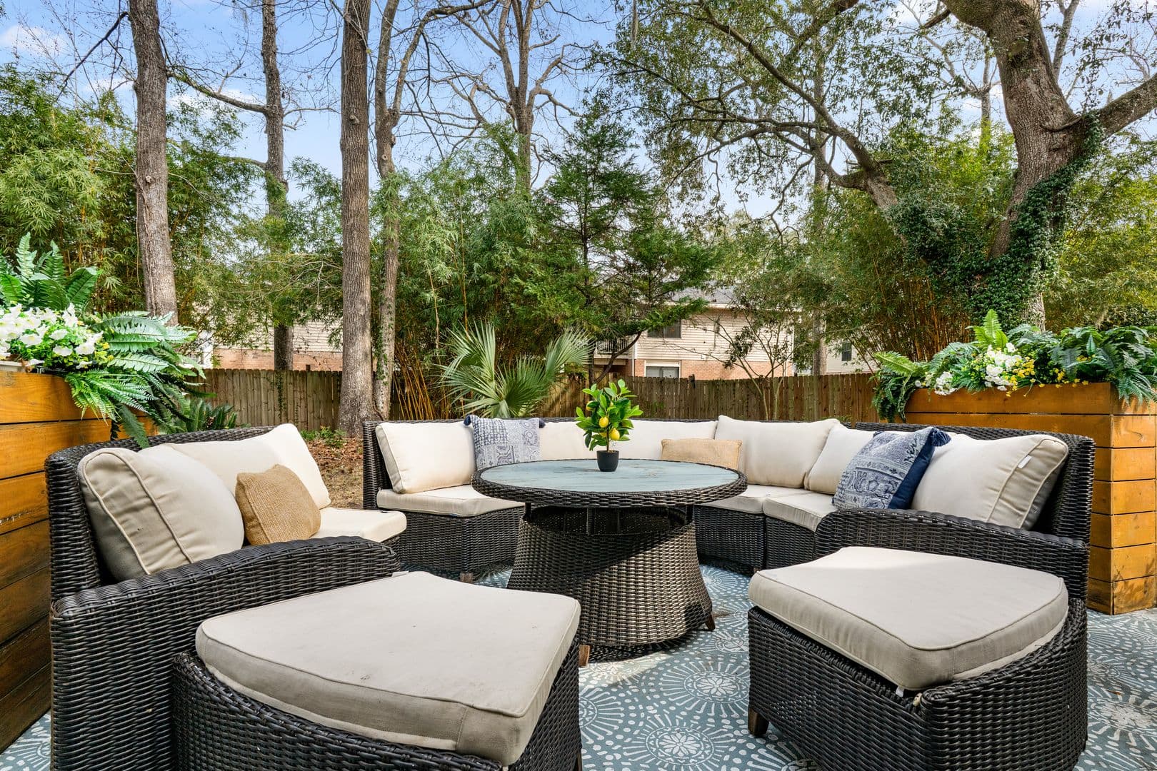 Charleston House: 14 Hillcreek Blvd