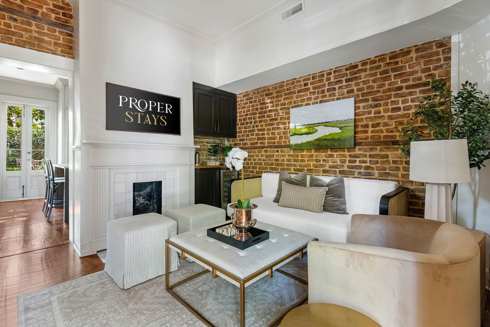 Charleston House: 46 Wentworth Street