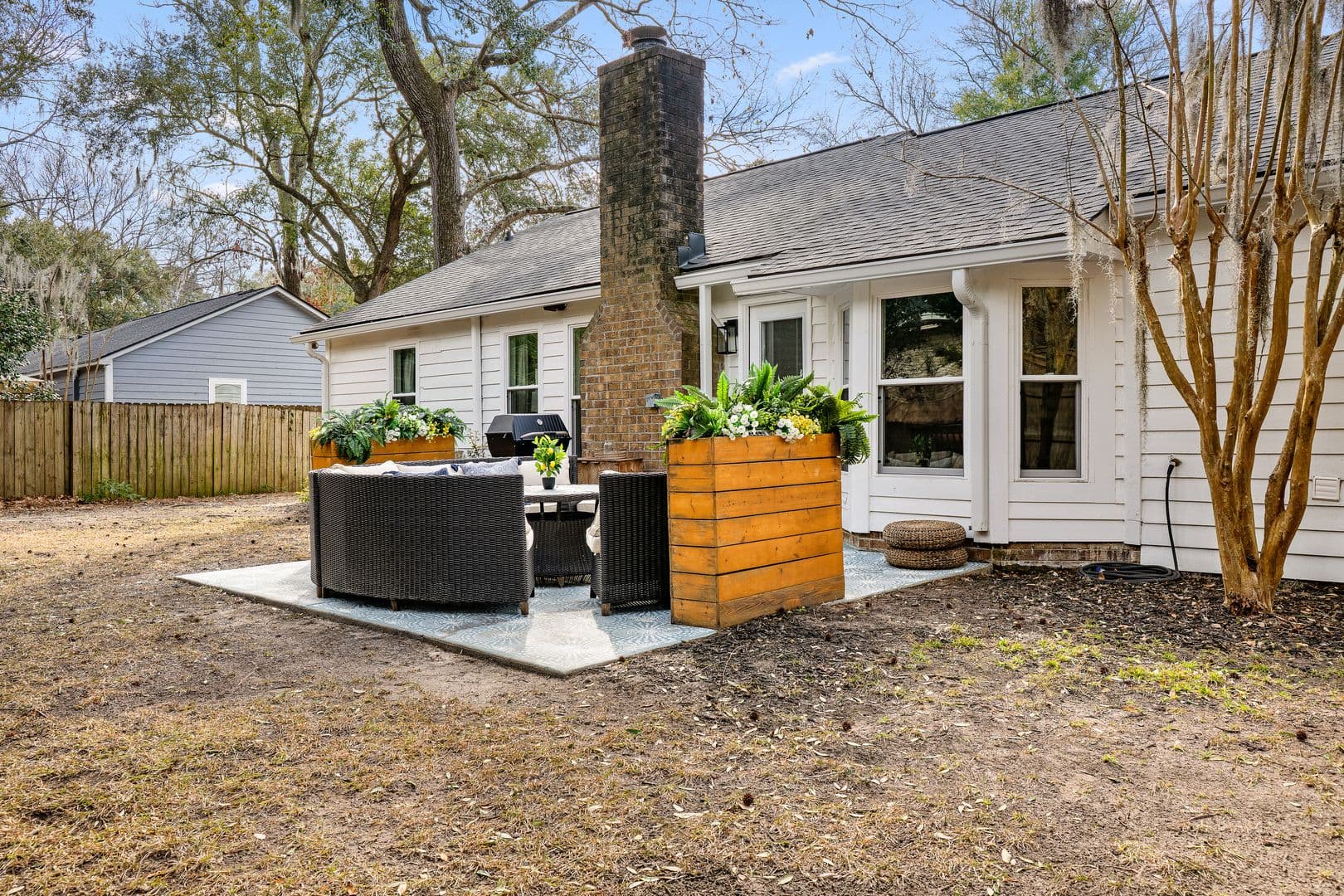 Charleston House: 14 Hillcreek Blvd