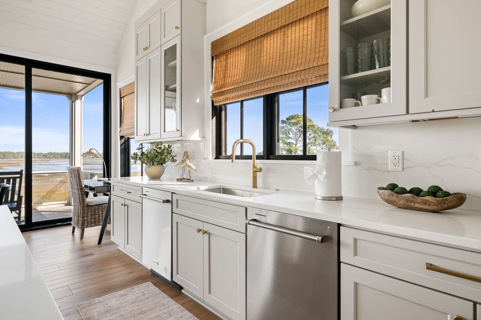 Charleston House: 1532 Oak Island Drive
