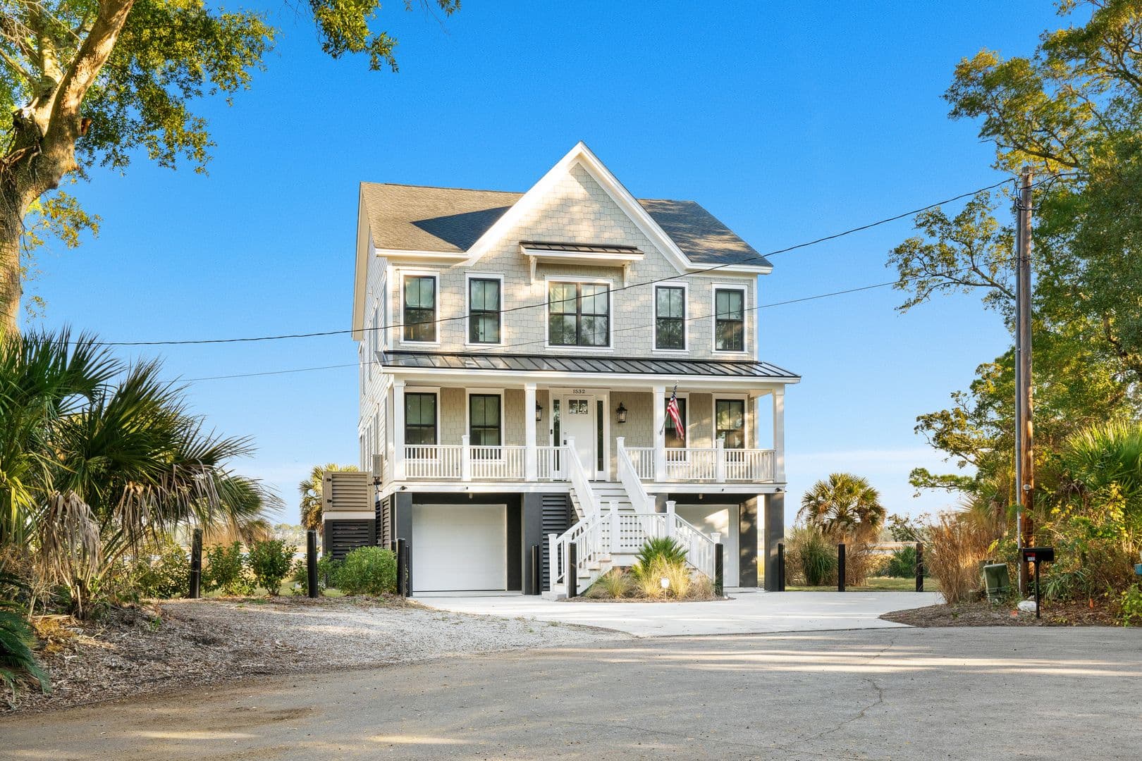 Charleston House: 1532 Oak Island Drive