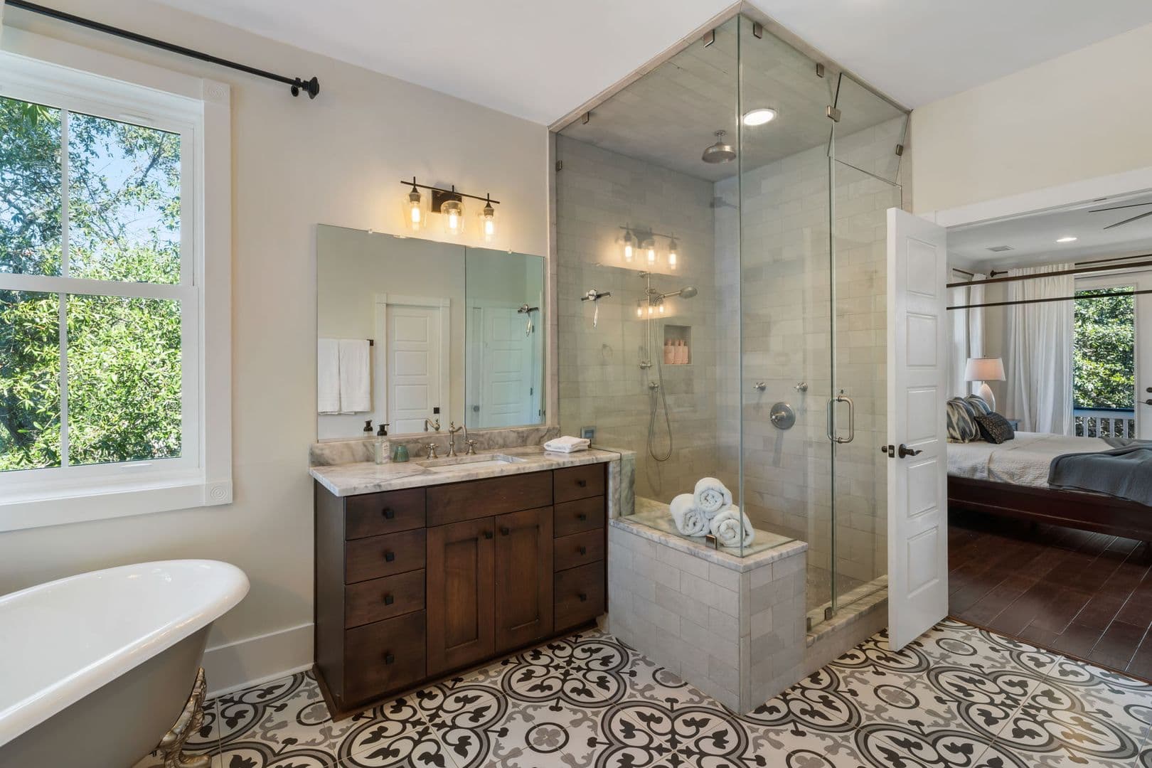 Charleston House: 2112 Parkway Drive