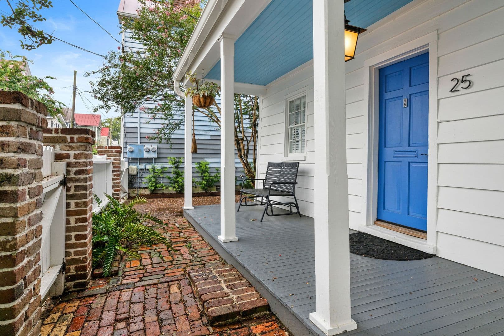 Charleston House: 25 Sires Street