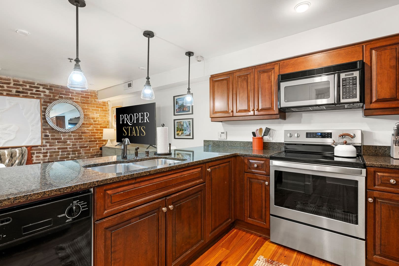 Charleston House: 377 King Street