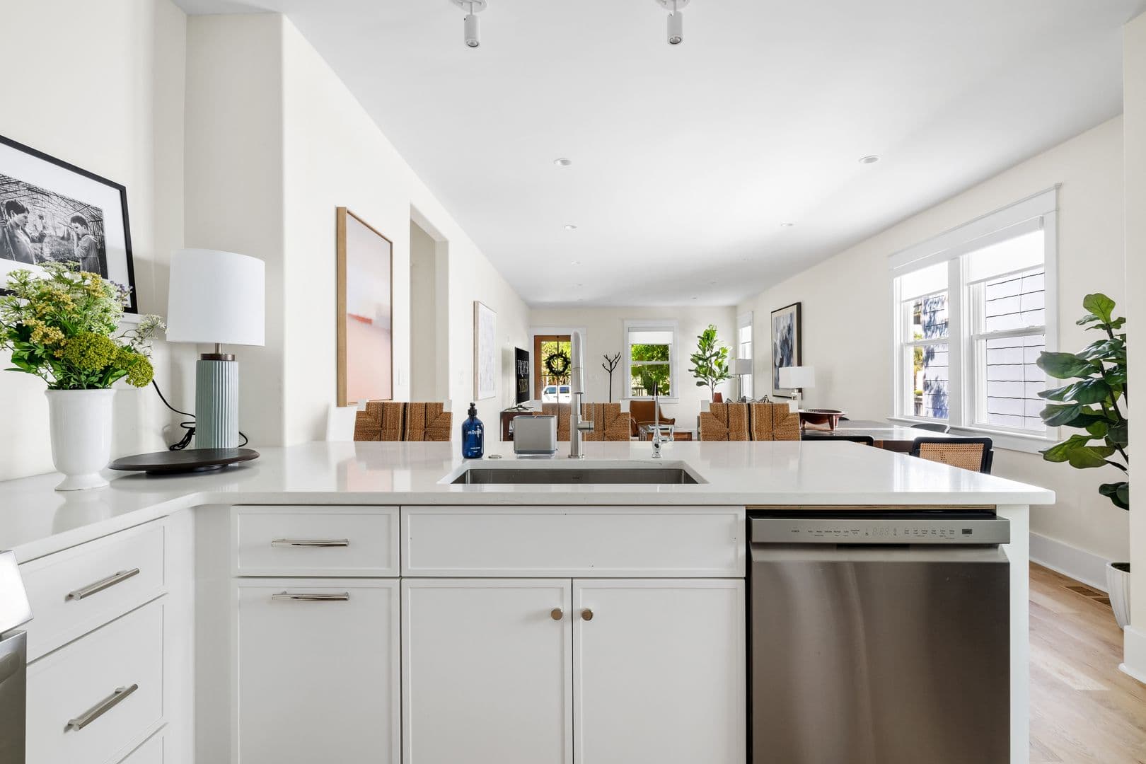 Charleston House: 191 W. Poplar Street