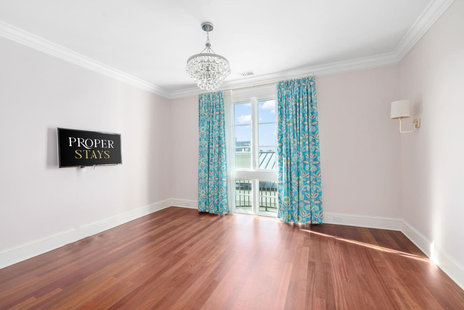Charleston House: 5 Middle Atlantic Wharf