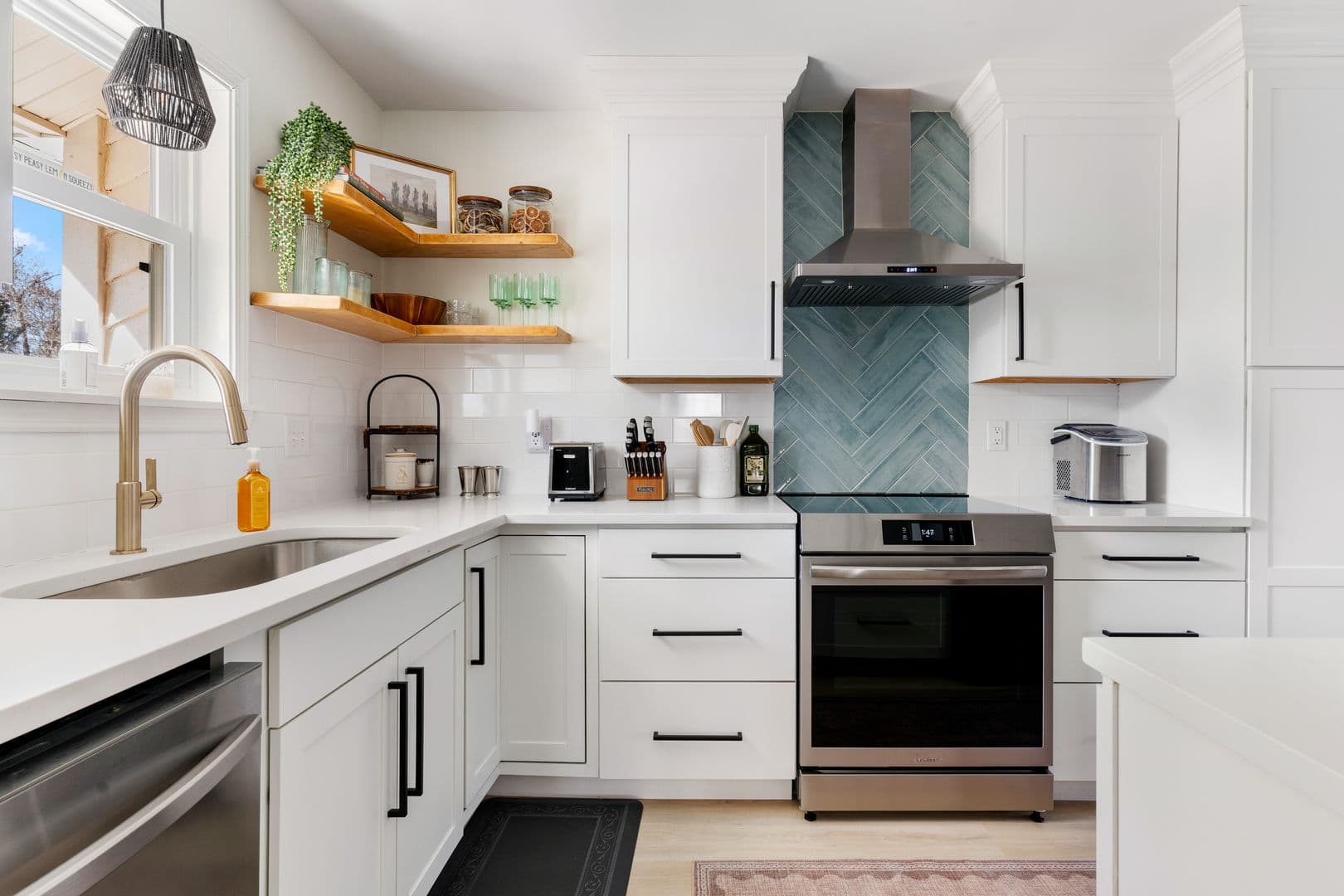 Charleston House: 14 Hillcreek Blvd