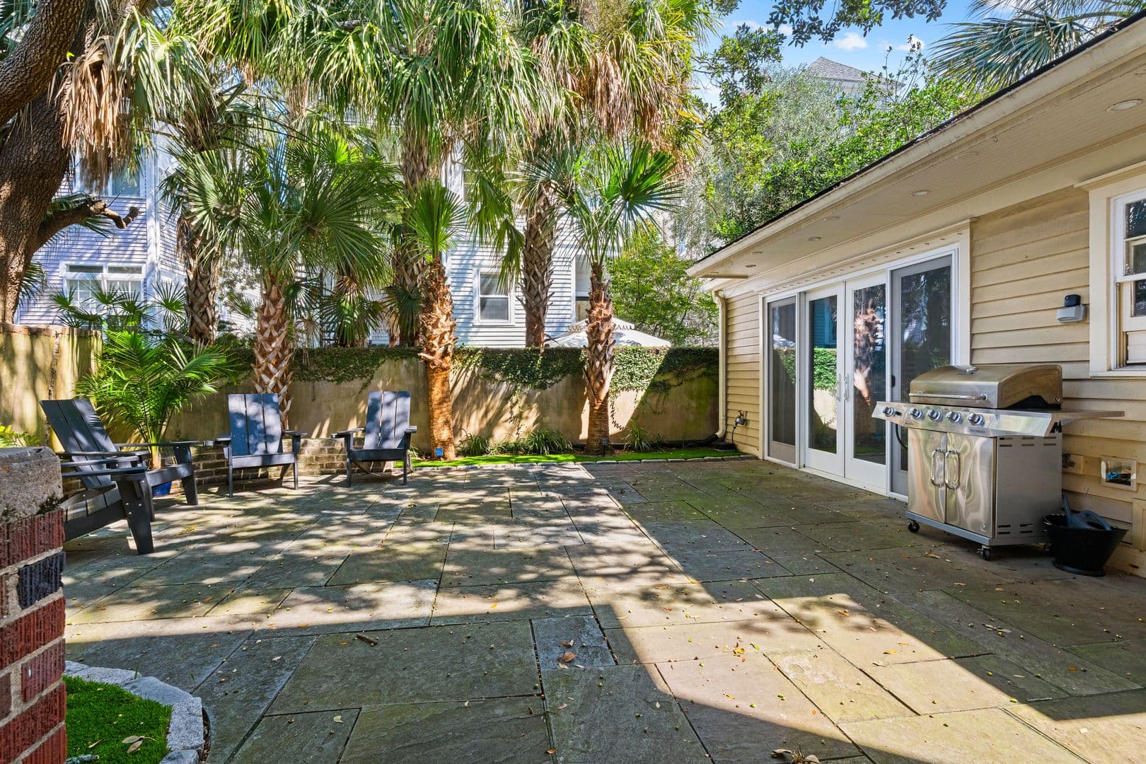 Charleston House: 12 Ashley Avenue