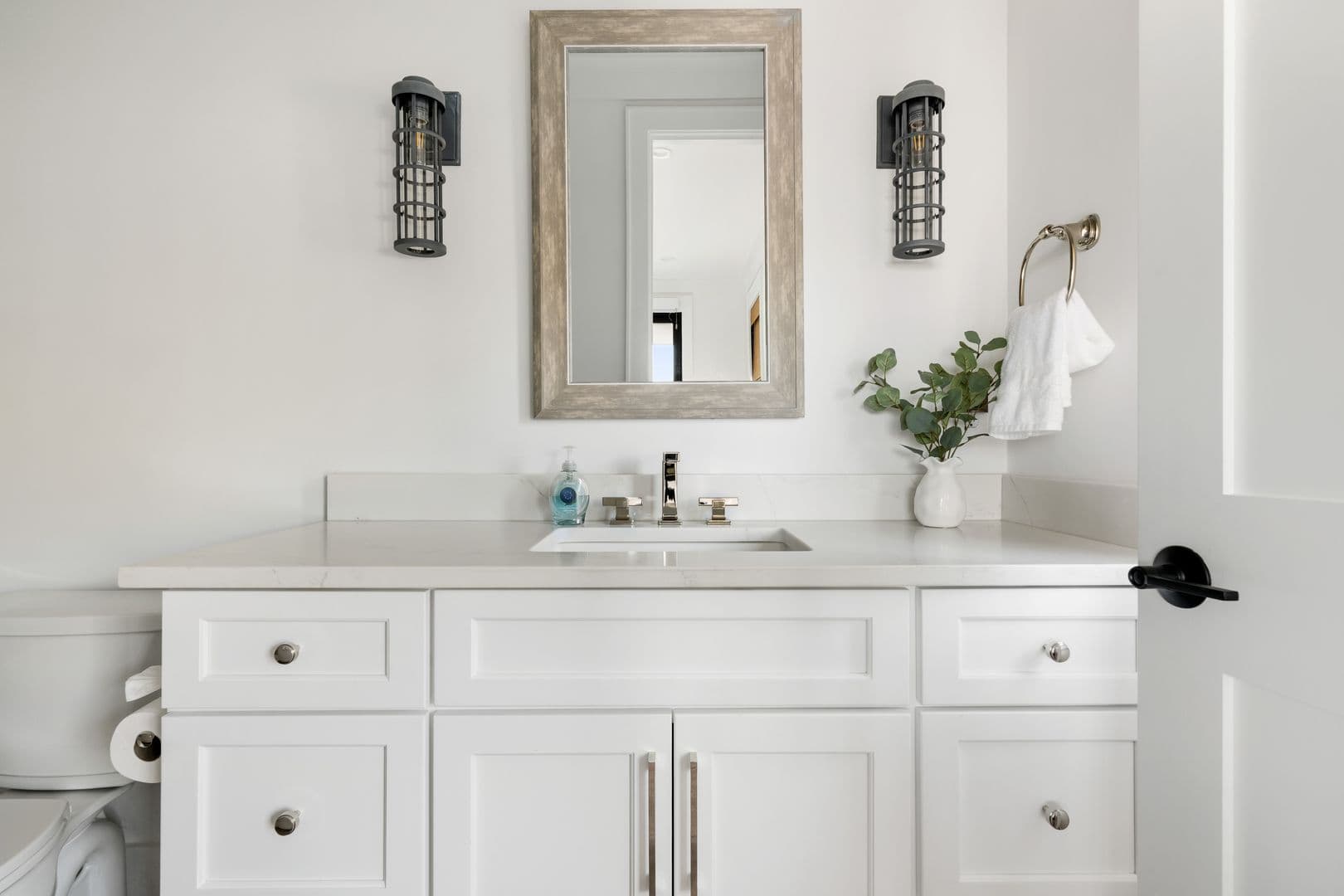 Charleston House: 1532 Oak Island Drive
