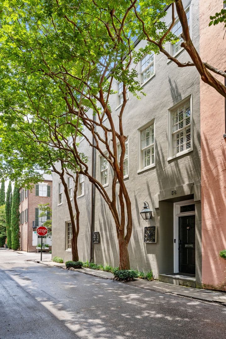 Charleston House: 38 Elliot Street