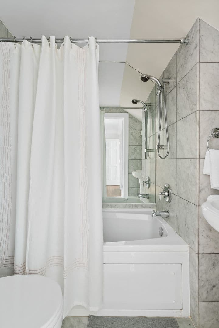 Charleston House: 38 Elliot Street