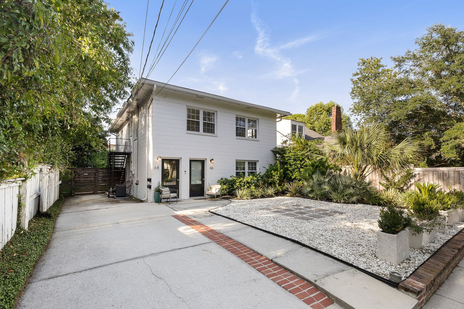 Charleston House: 68 Dunnemann Ave