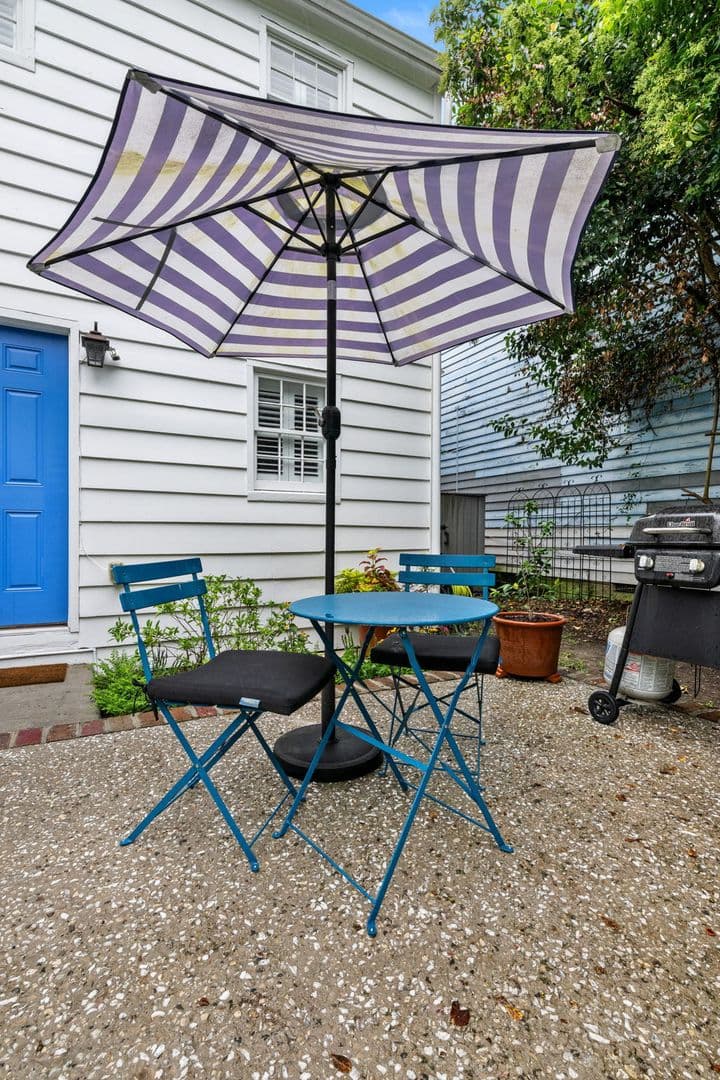 Charleston House: 25 Sires Street
