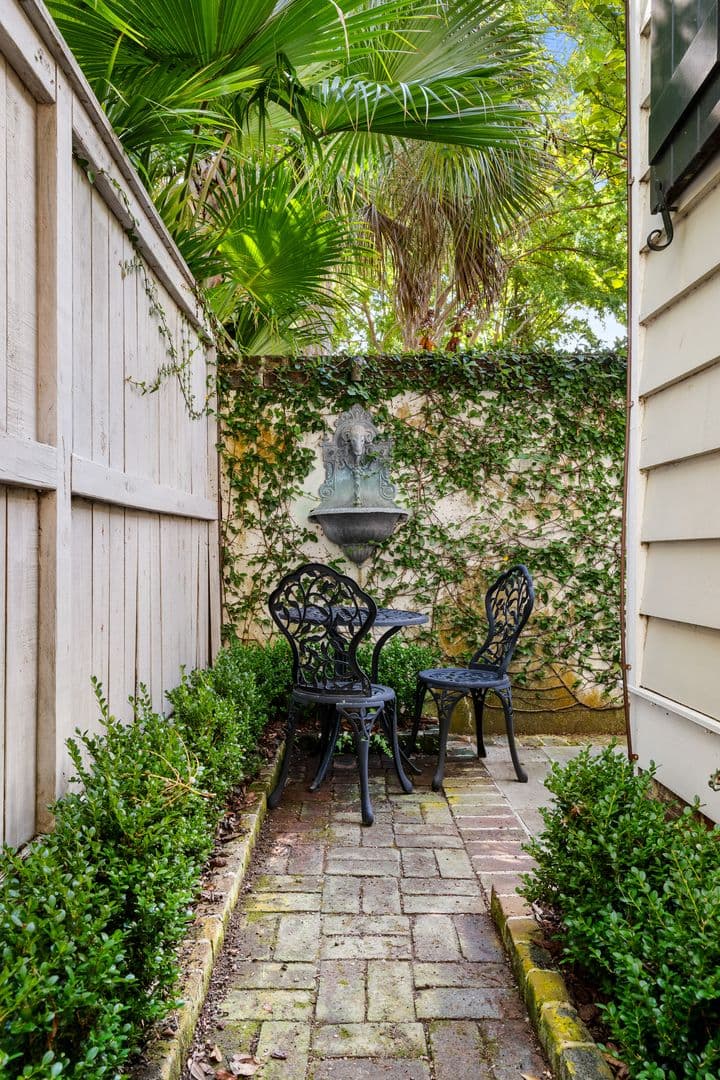 Charleston House: 84 1/3 King Street