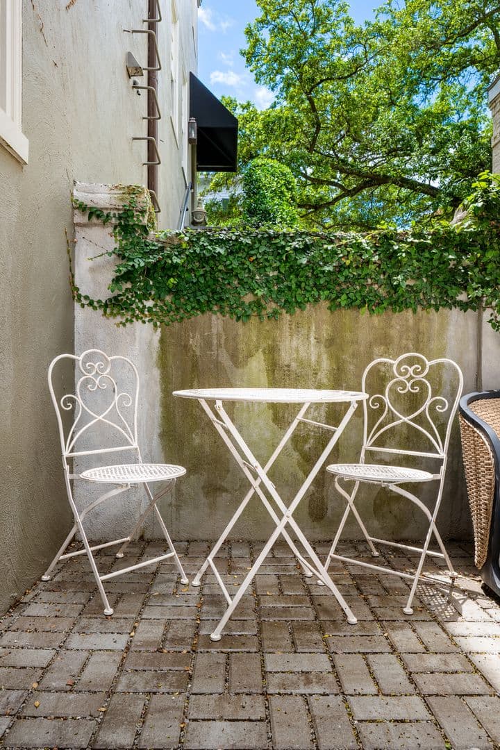 Charleston House: 38 Elliot Street