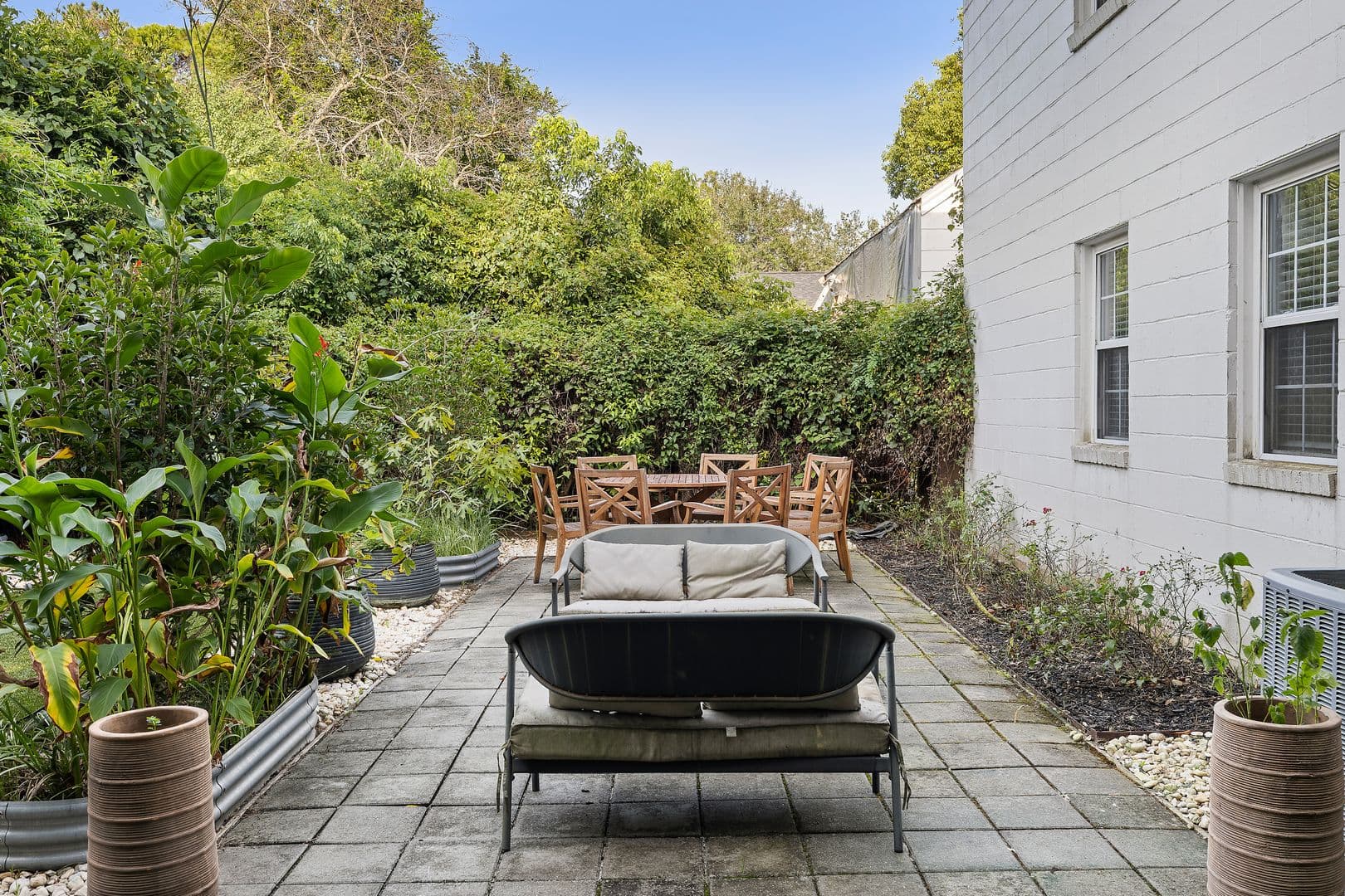 Charleston House: 68 Dunnemann Ave