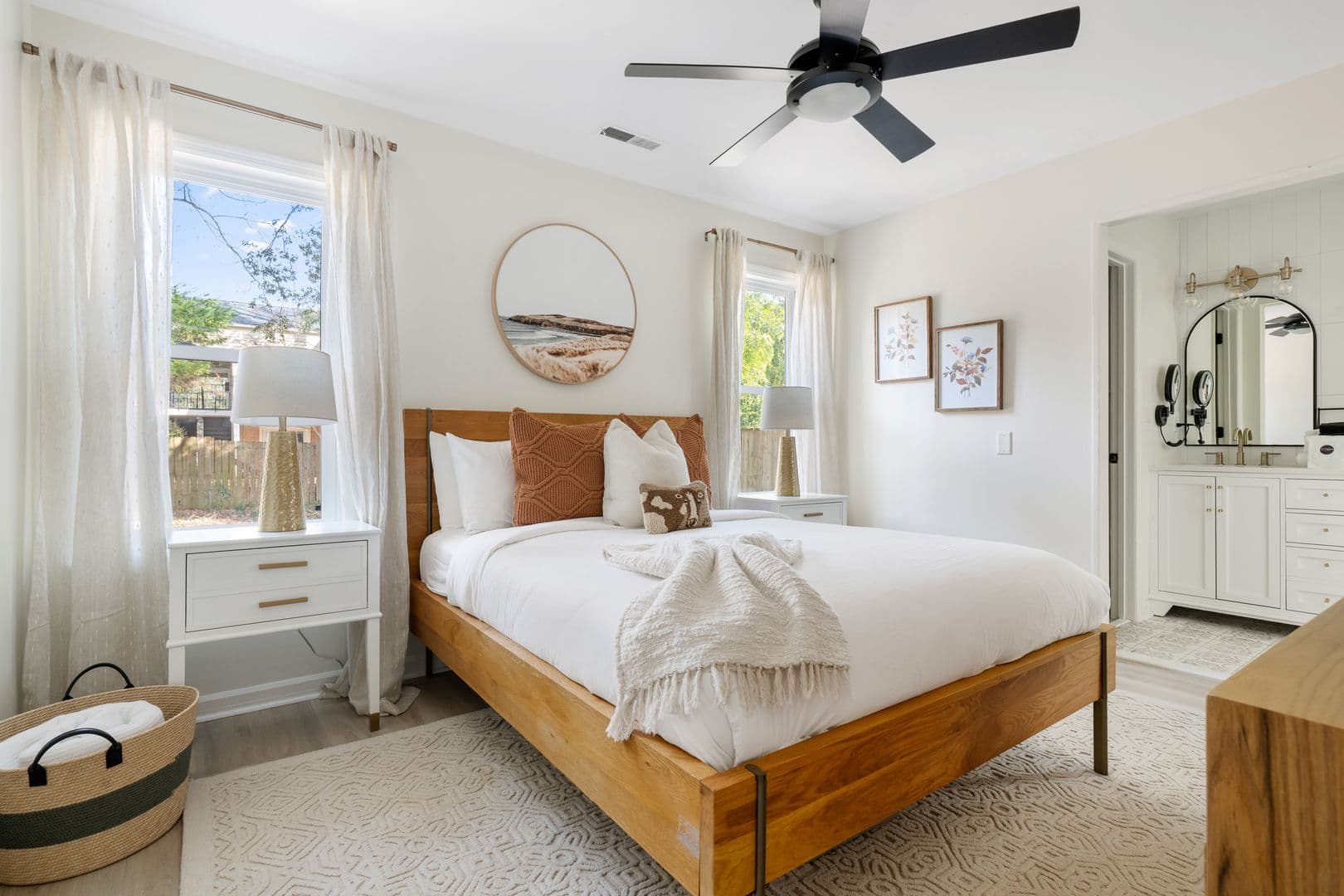 Charleston House: 14 Hillcreek Blvd