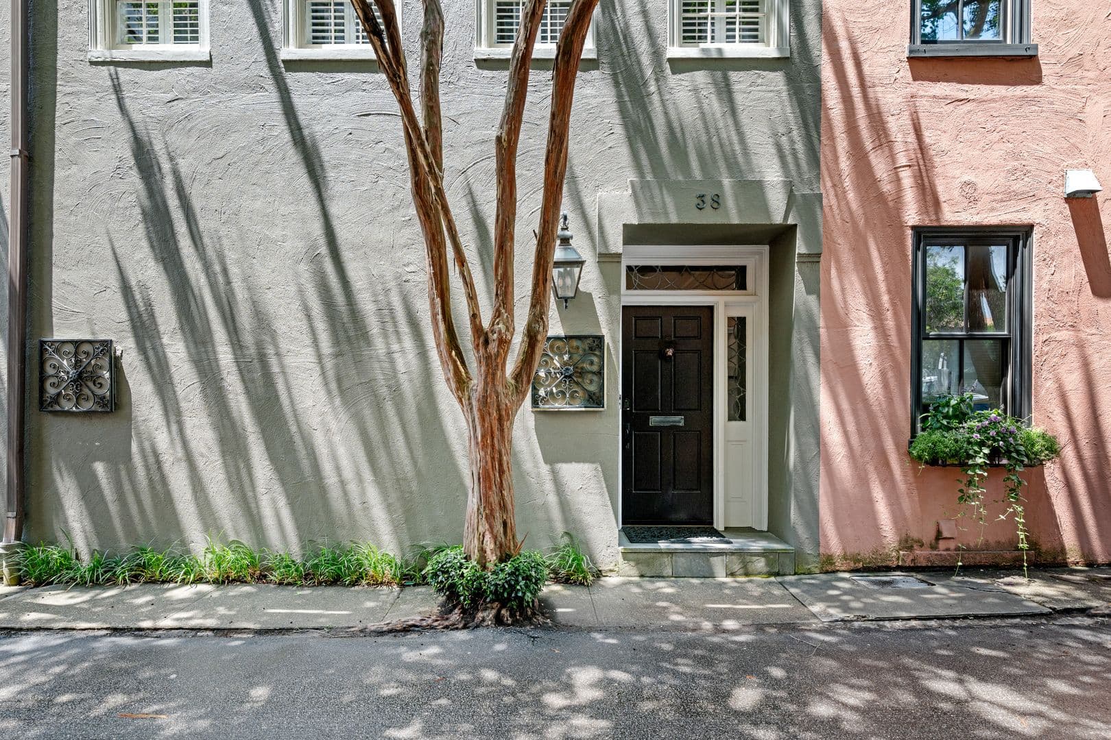 Charleston House: 38 Elliot Street