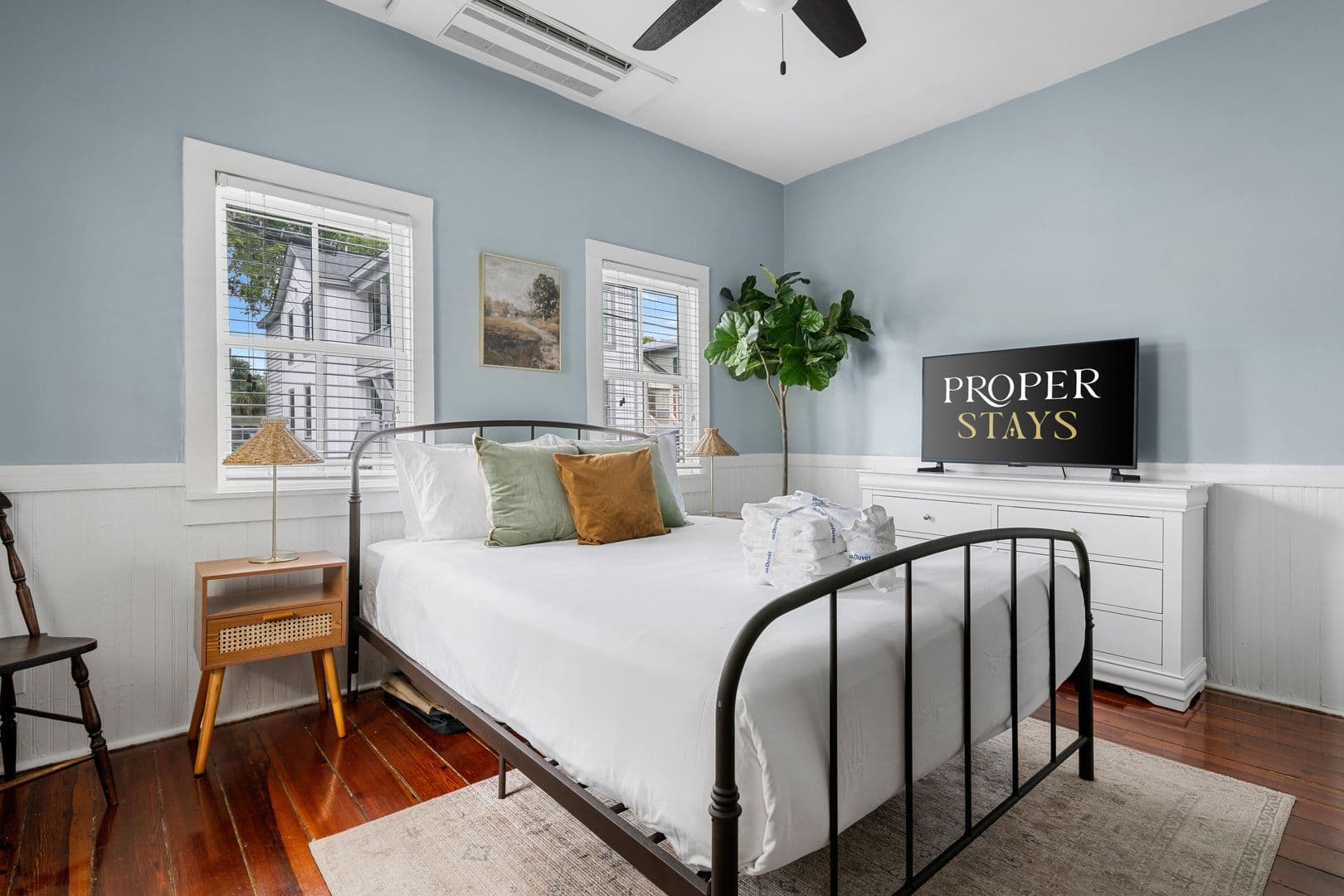 Charleston House: 2 1/2 Larnes Street