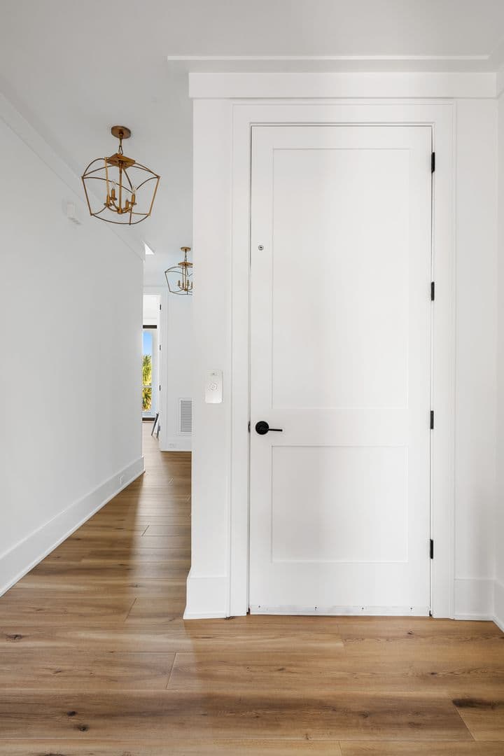 Charleston House: 1532 Oak Island Drive