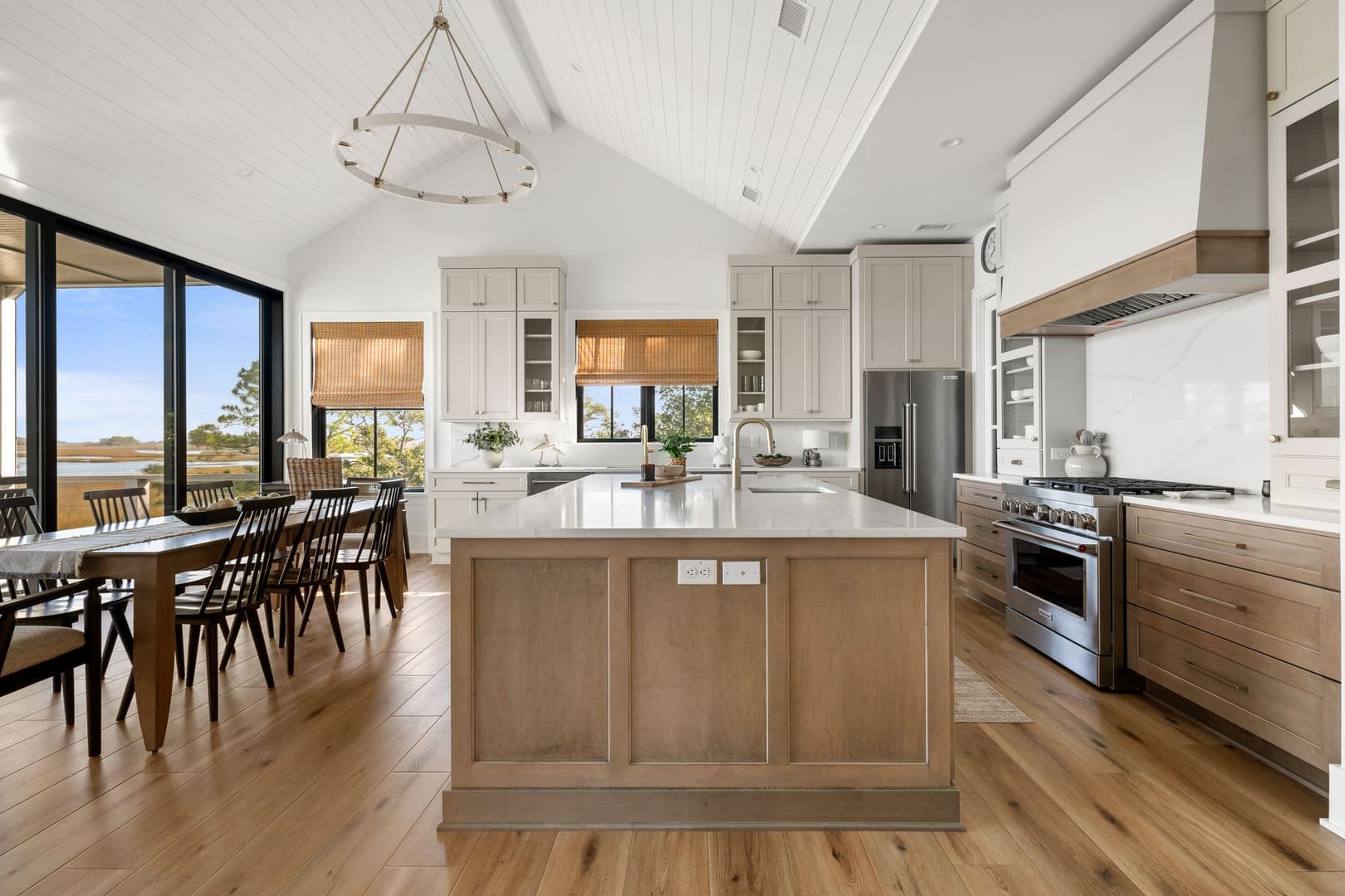 Charleston House: 1532 Oak Island Drive