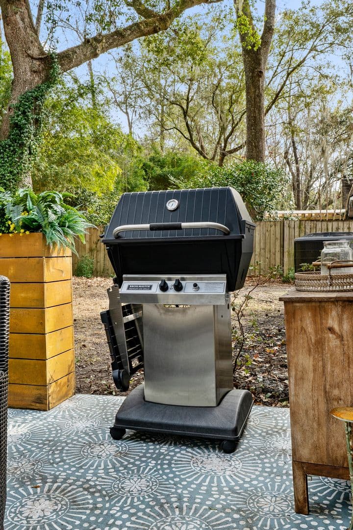 Charleston House: 14 Hillcreek Blvd