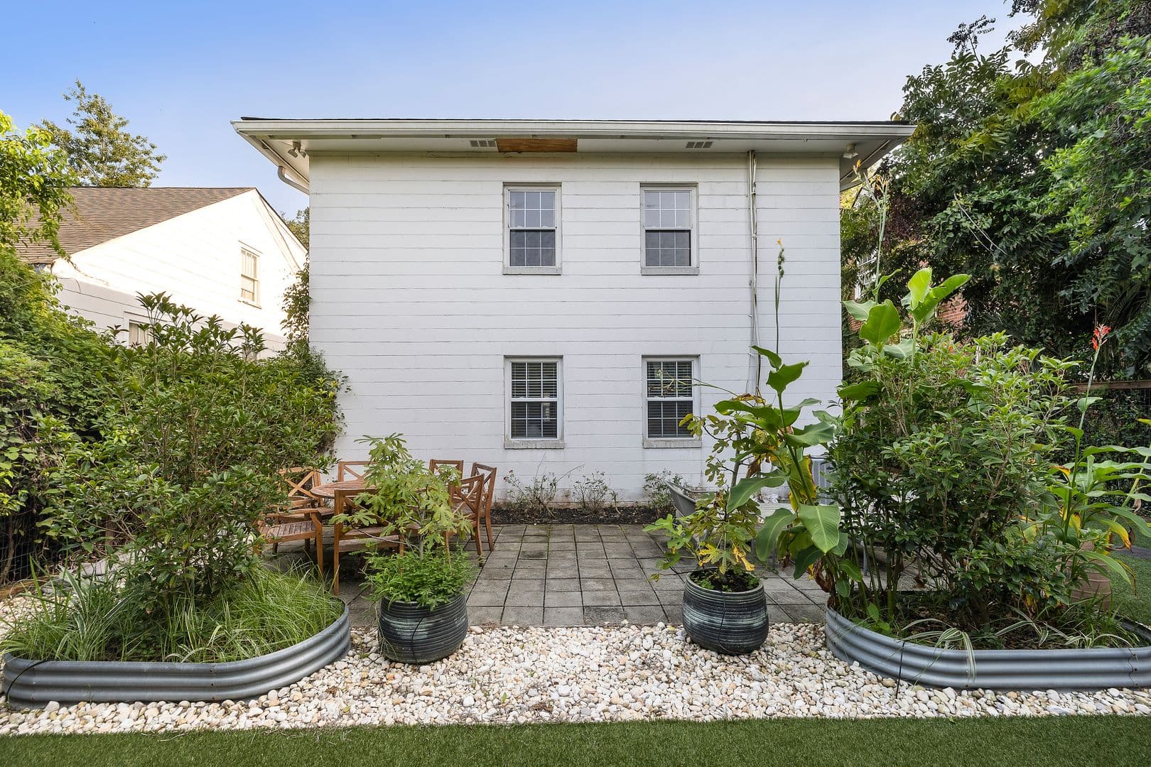 Charleston House: 68 Dunnemann Ave