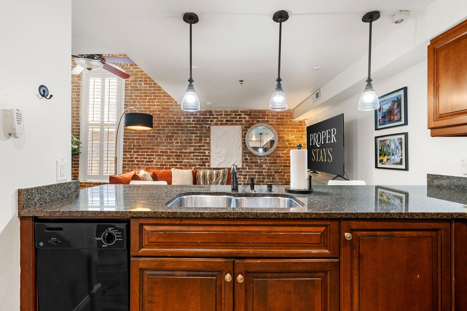 Charleston House: 377 King Street
