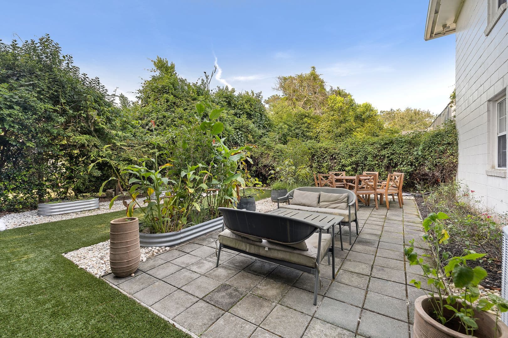 Charleston House: 68 Dunnemann Ave