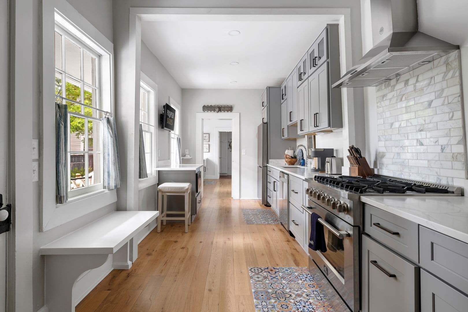 Charleston House: 21 Savage Street