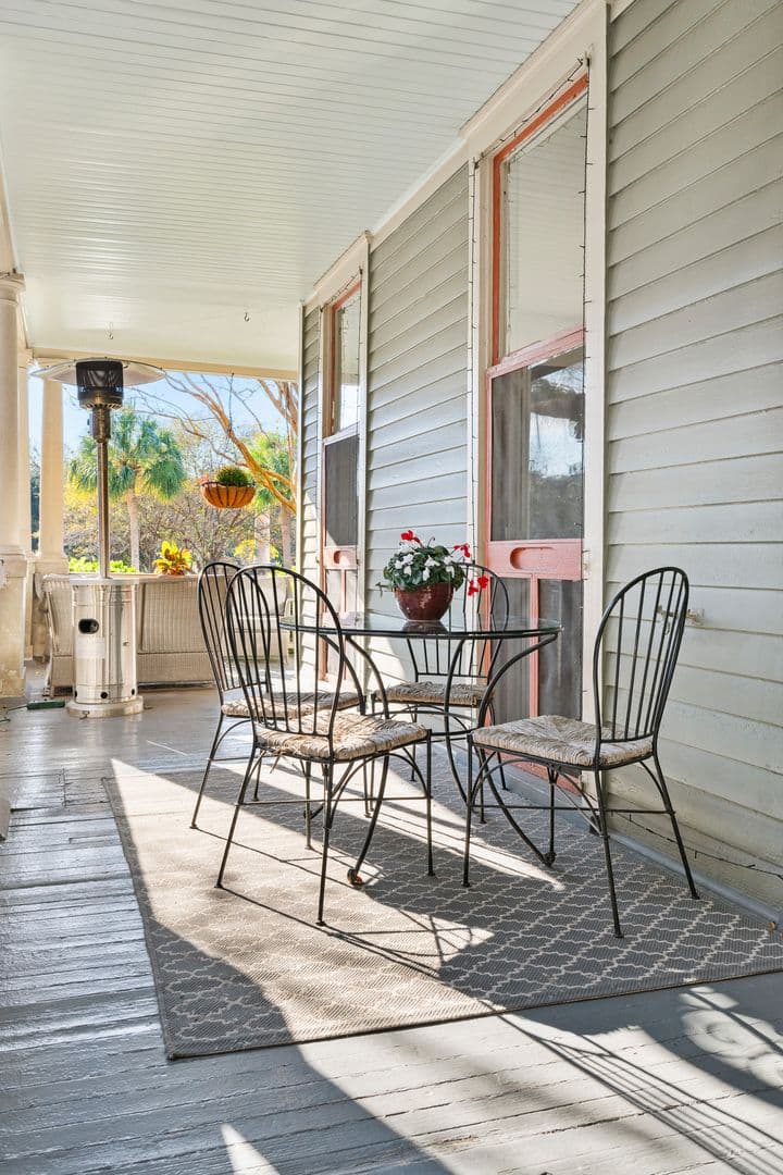 Charleston House: 118 Rutledge Avenue